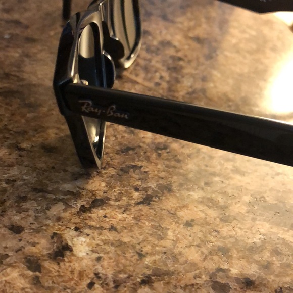 Ray-ban Wayfarer with Case - Picture 8 of 10